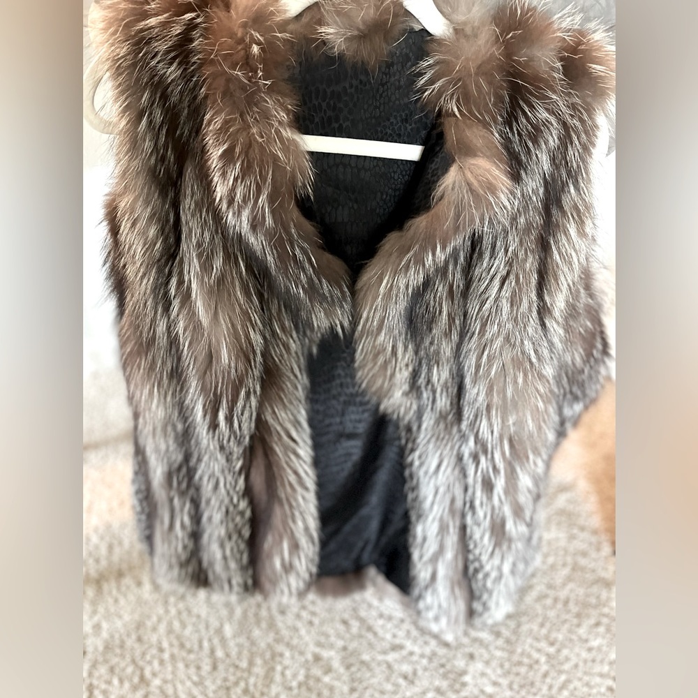 GENUINE SILVER FOX FUR VEST. SIZE M